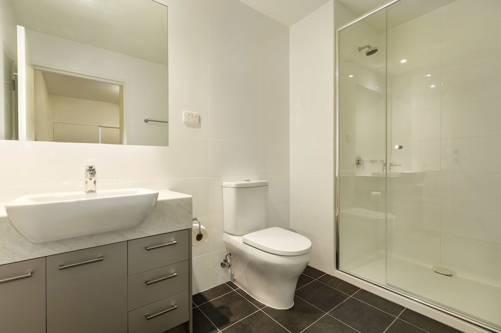 One Bedroom Apartment thumbnail 5