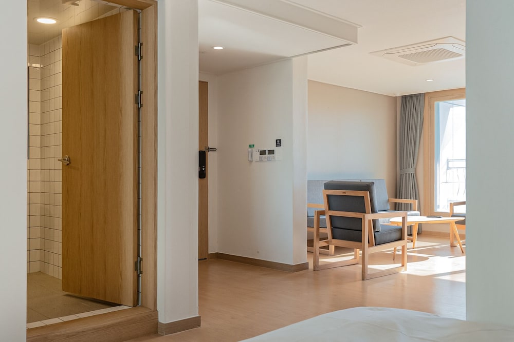 heyy, Suite, Ocean View - Photo 7