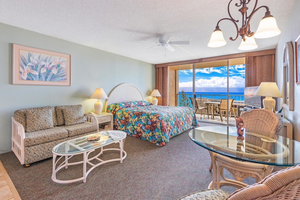 Premier Studio Suite, 1 King Bed With Sofa Bed, Partial Ocean View, Garden Area (Unit 1002)