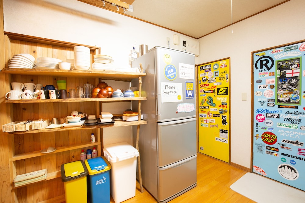 Basic Triple Room, Multiple Beds, Non Smoking, Shared Bathroom photo 3