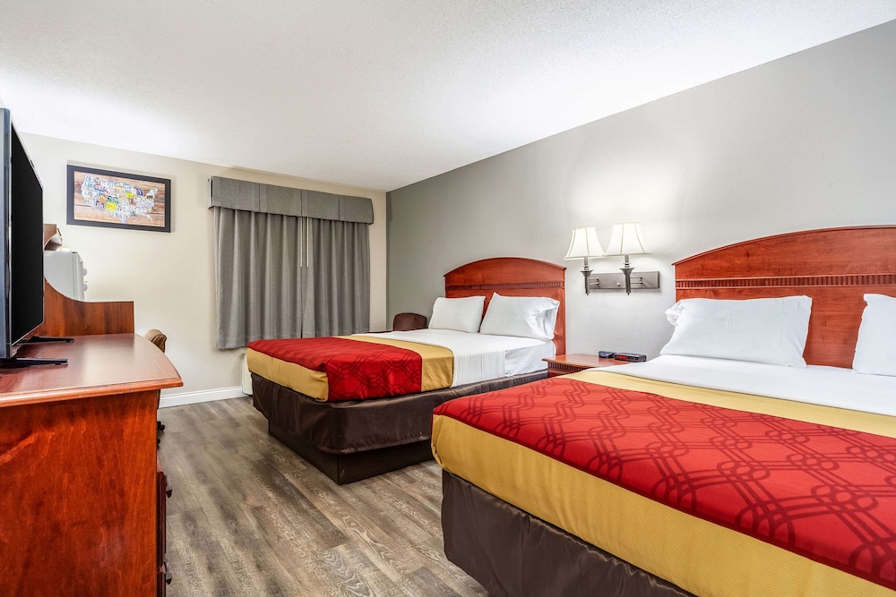 Standard Room, 2 Queen Beds, Non Smoking - Photo 9