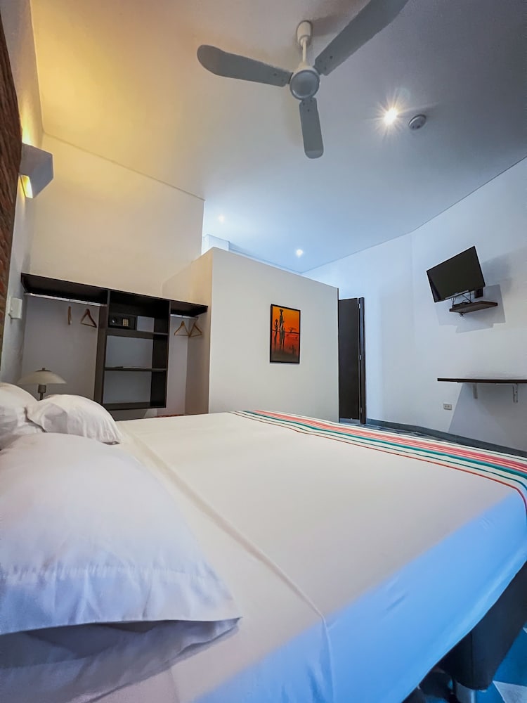 Superior Room, 1 Queen Bed, Non Smoking photo 3