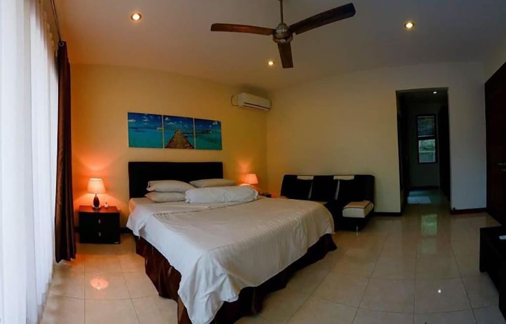 Executive Villa, 2 Bedrooms, Pool View, Poolside photo 2
