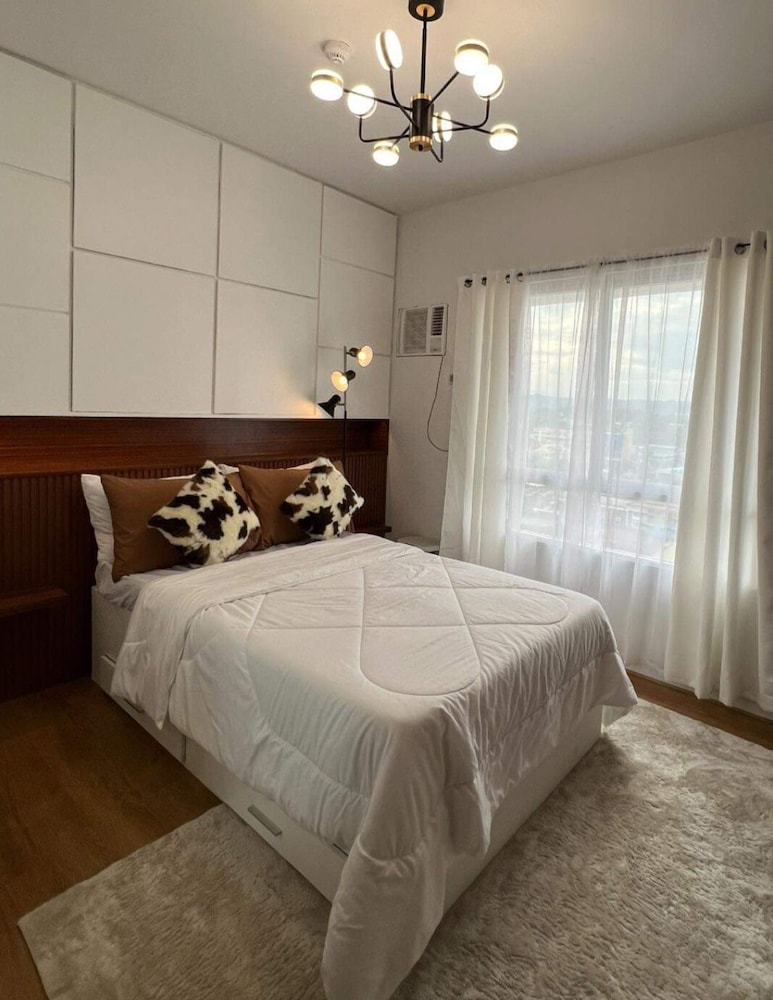 Standard Condo photo 1