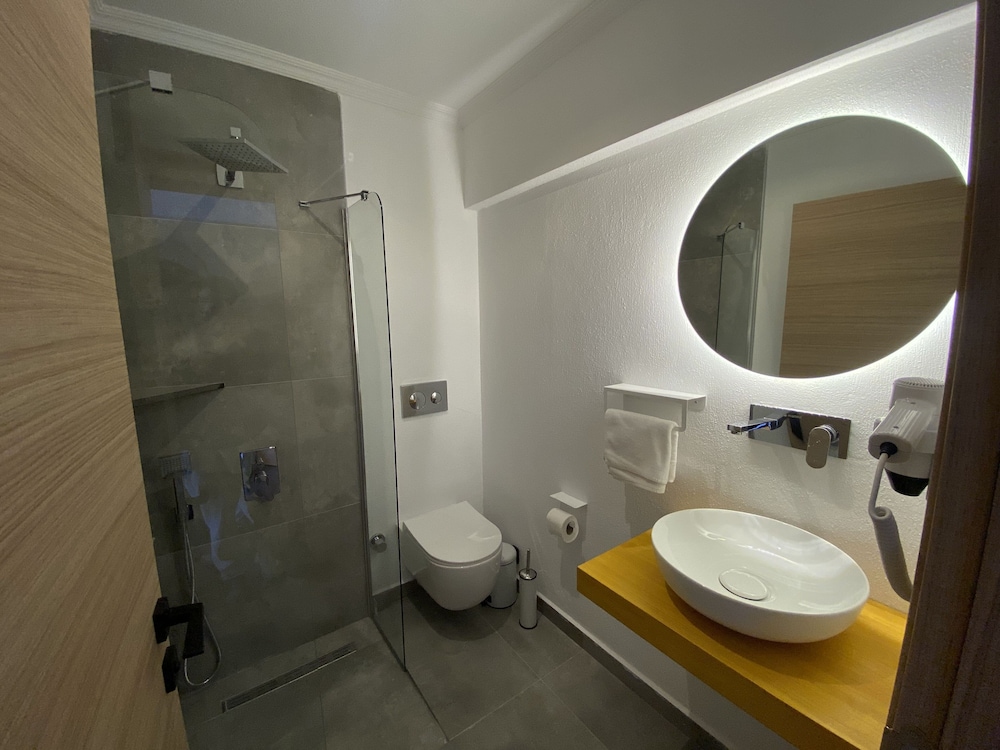 Basic Room, Non Smoking, Pool View photo 2
