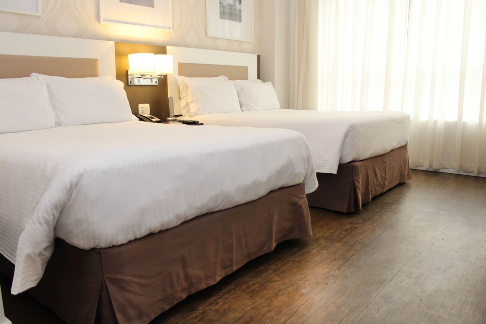 Standard Room, 2 Double Beds (Mid Floor) photo 3