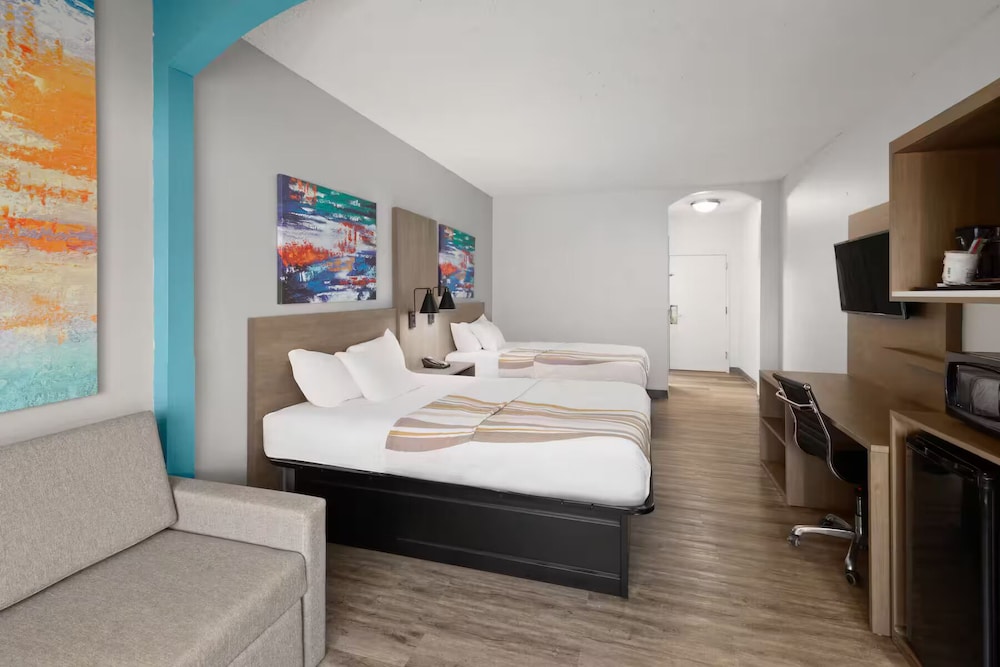 Room, 2 Queen Beds, Non Smoking - Photo 3