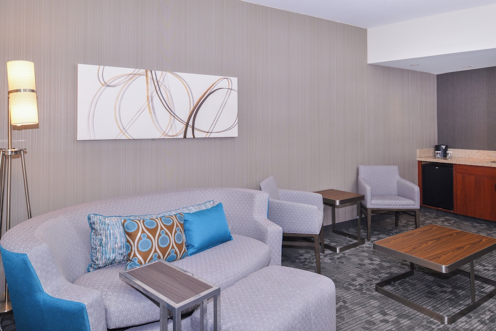 Suite, 1 Bedroom - Photo 9