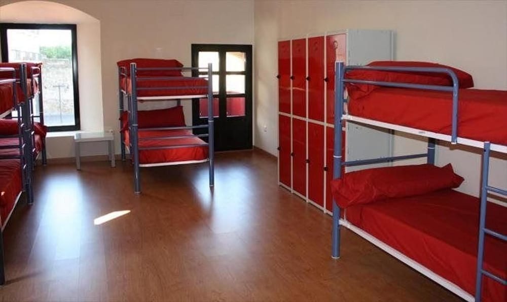 Dormitorio compartido, Dormitorio mixto, Baño compartido (1 cama en un Dormitorio de 8 camas)