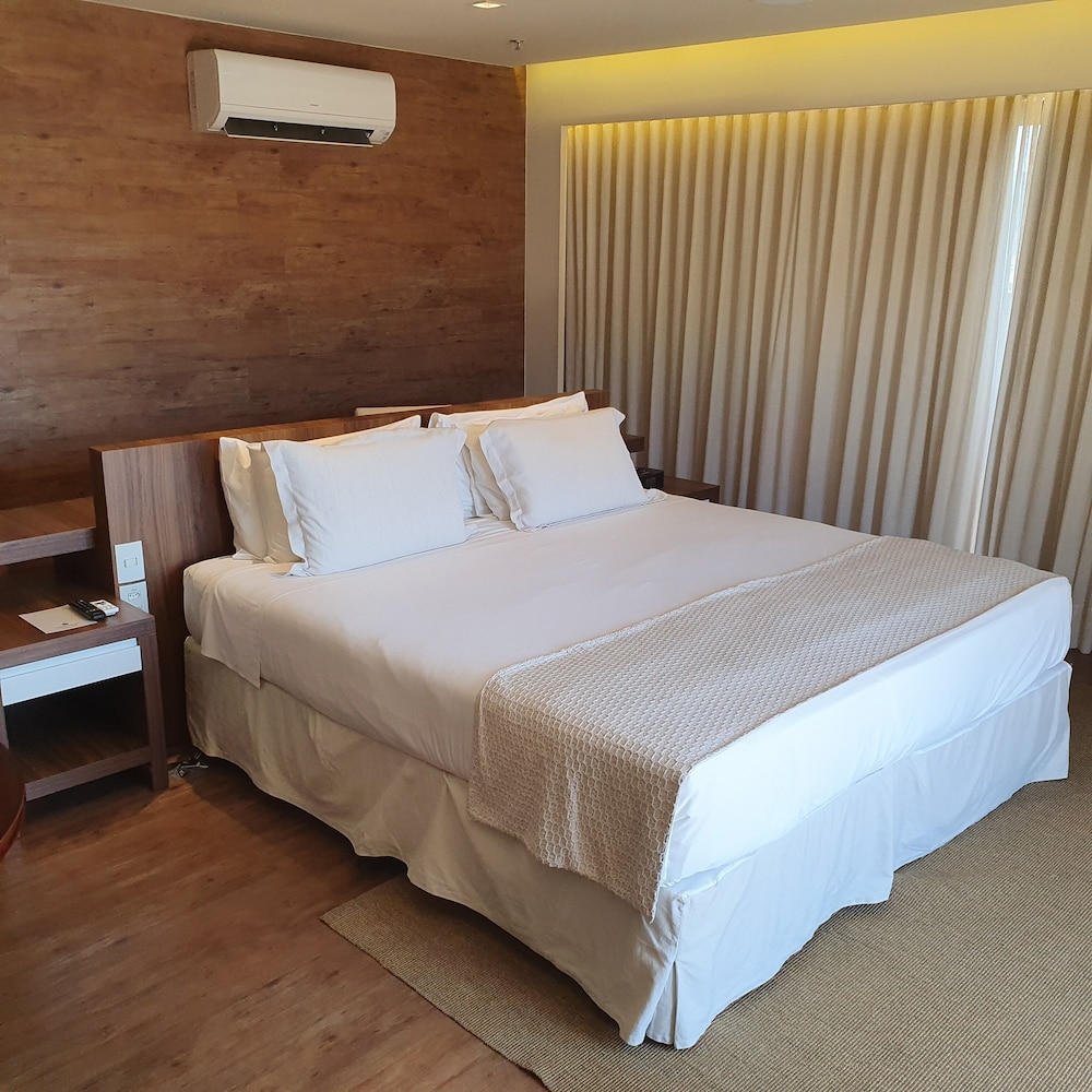 Luxury Twin or Queen Bed thumbnail 6