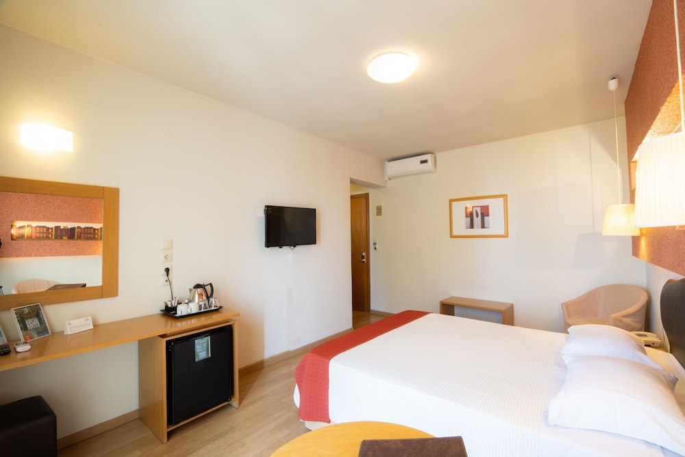 Double Room with balcony and Panoramic Volos View - Photo 4