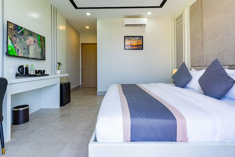 Deluxe Double Room, Balcony - Photo 2