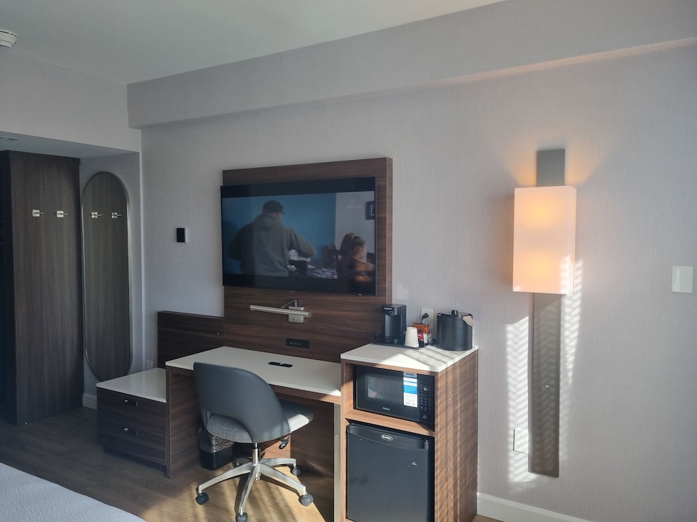 Standard Room, 2 Queen Beds - Photo 3