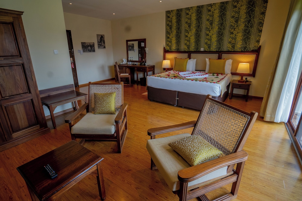 Standard Room, 1 King Bed, Non Smoking, Courtyard Area photo 2