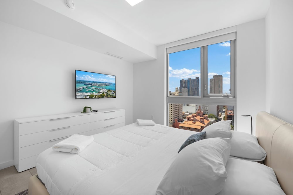 Deluxe Condo, 1 Bedroom, City View photo 1