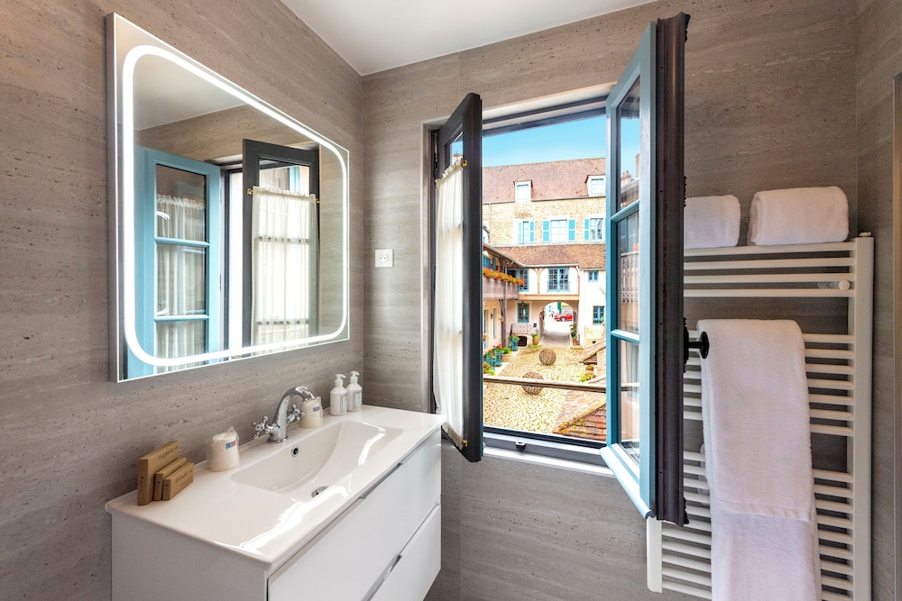 Basic Suite - Photo 6