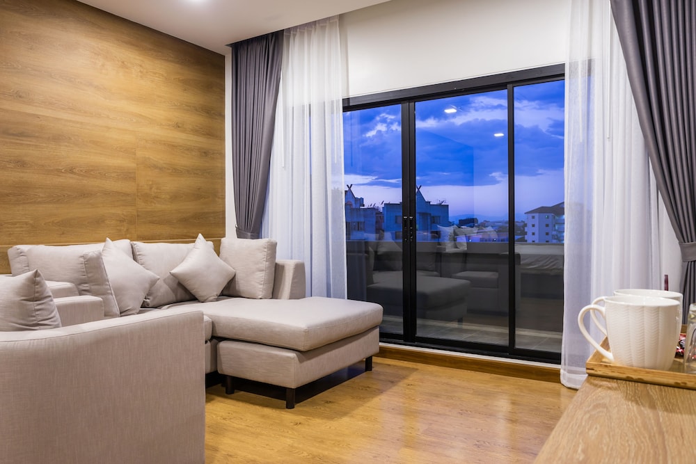 Executive King Room with Private Balcony - Photo 1