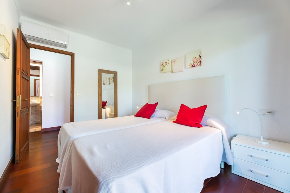 Villa Can Domingo in Cala Sant Vicen, Photo 9