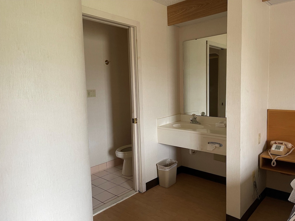 Deluxe Room, 2 Queen Beds, Non Smoking - Photo 4