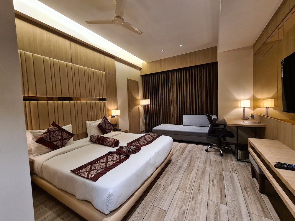 Signature Room - Photo 1