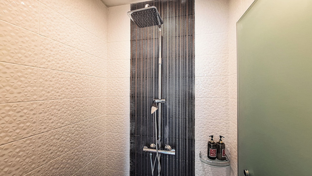 Diamond Suite - Photo 12