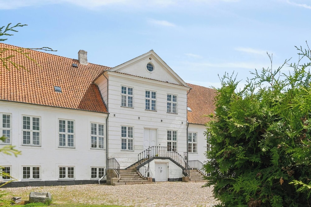 House, Multiple Bedrooms, Terrace, Garden View