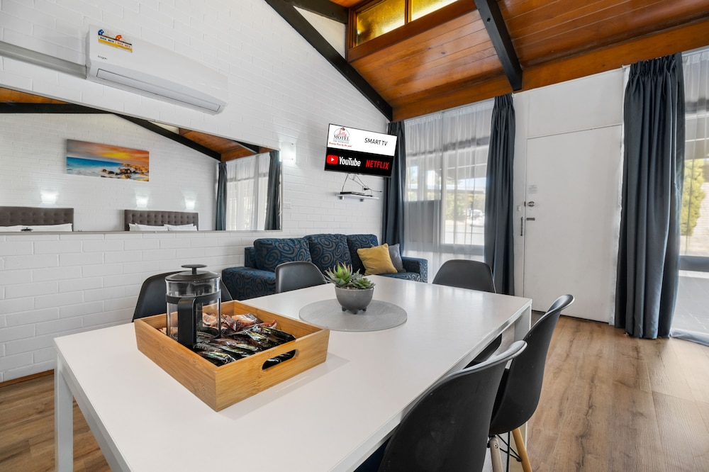 Family Quadruple Room, Multiple Beds, Courtyard View photo 1