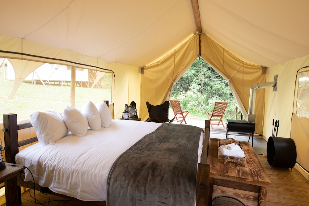 Deluxe with Kids Tent - Private Bath photo 2