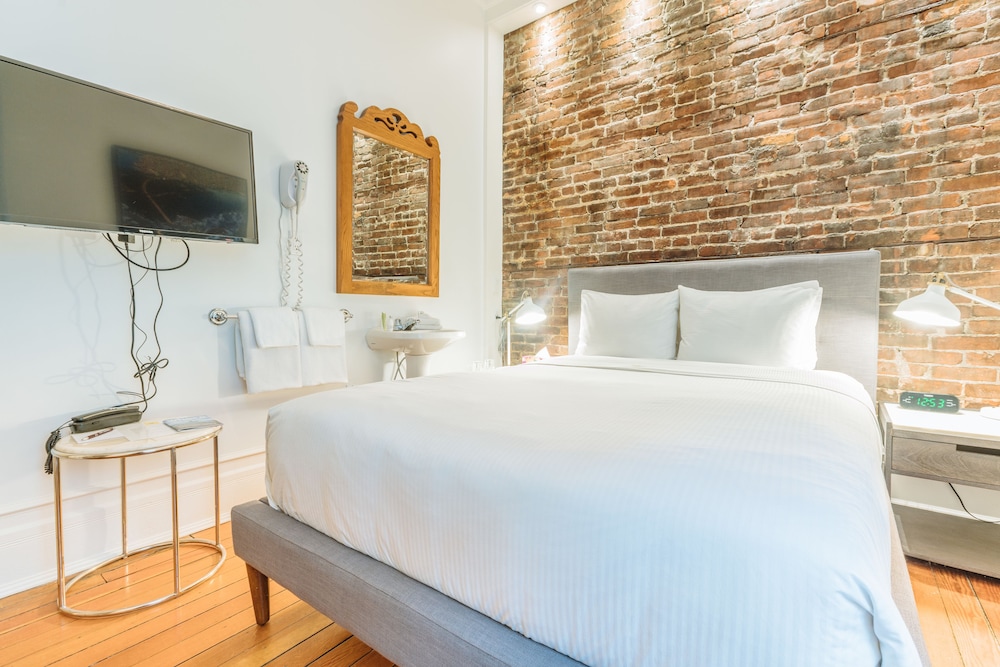 Standard Room, 1 Double Bed Separate Shared Bathroom