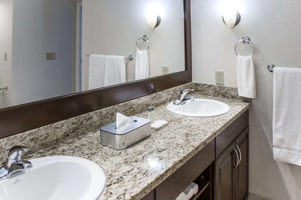 2 Bedroom 1 KG 2 TWN Suite Hearing Accessible - Photo 12