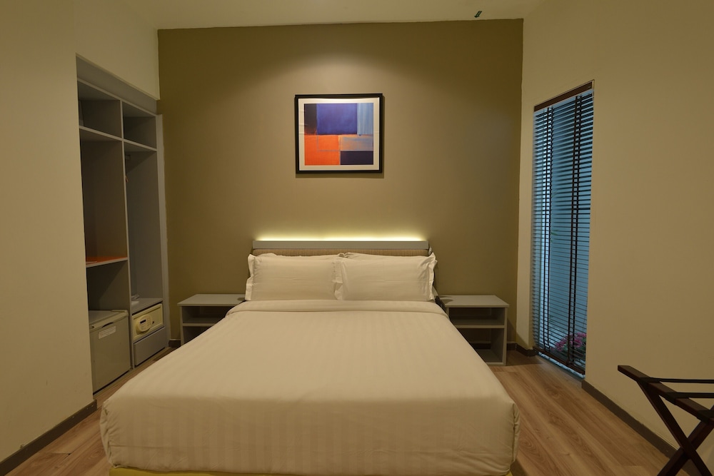 Superior Double Room (No View) - Photo 3