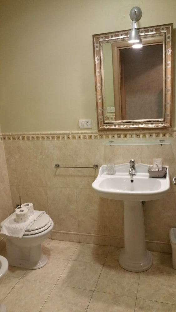 Double or Twin Room (Private External Bathroom) photo 2