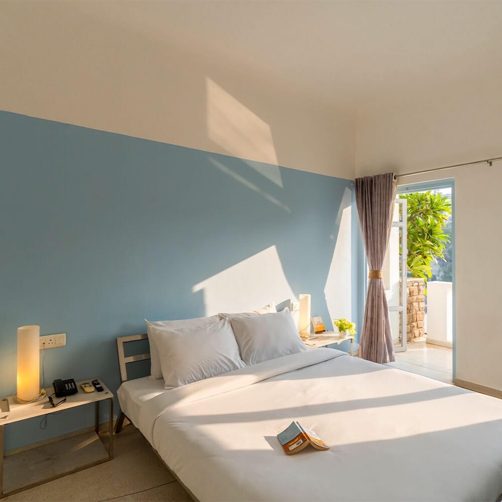 Superior Room with Balcony - Photo 7