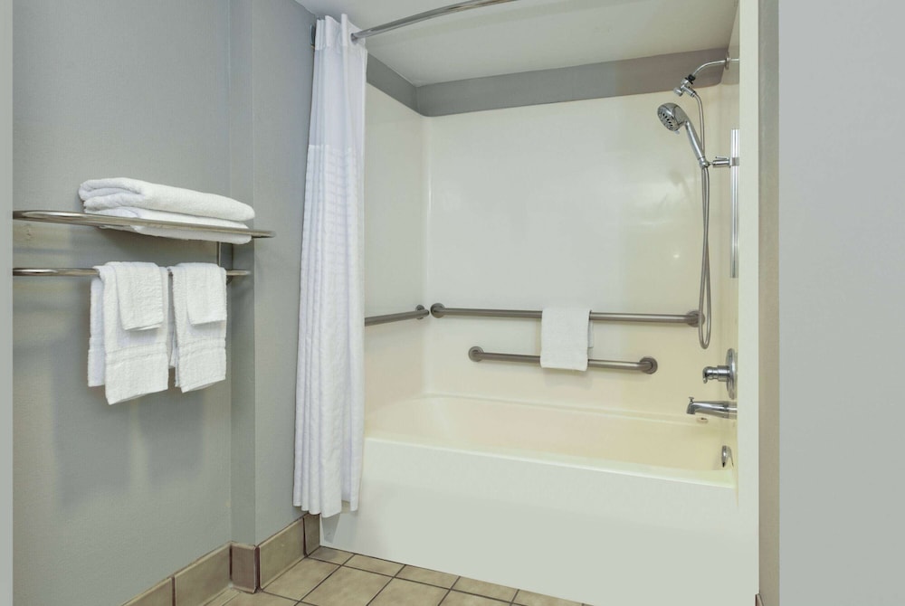 Room, Accessible photo 3