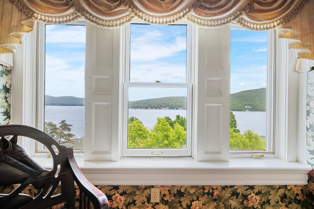 Lake George Suite photo 2