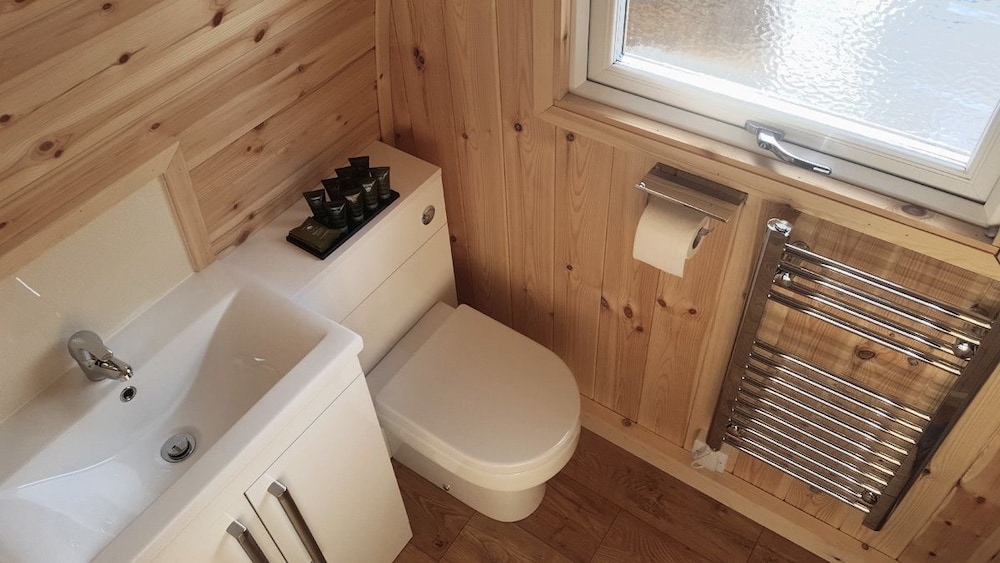 Luxury Cabin, Hot Tub photo 2