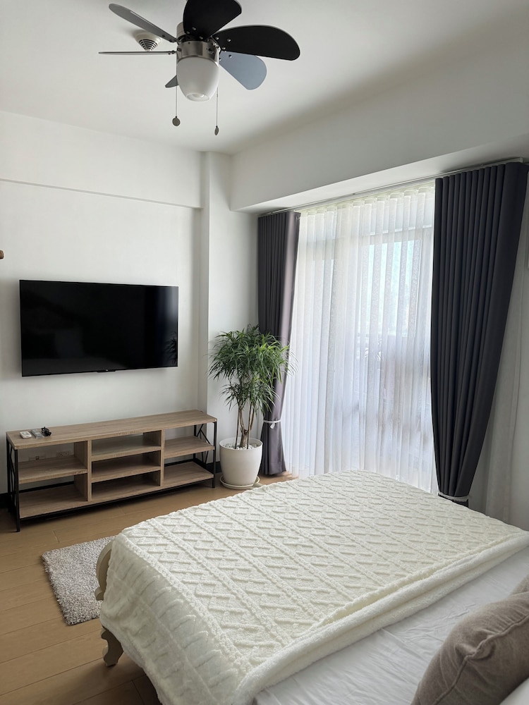 Standard Condo, City View photo 3