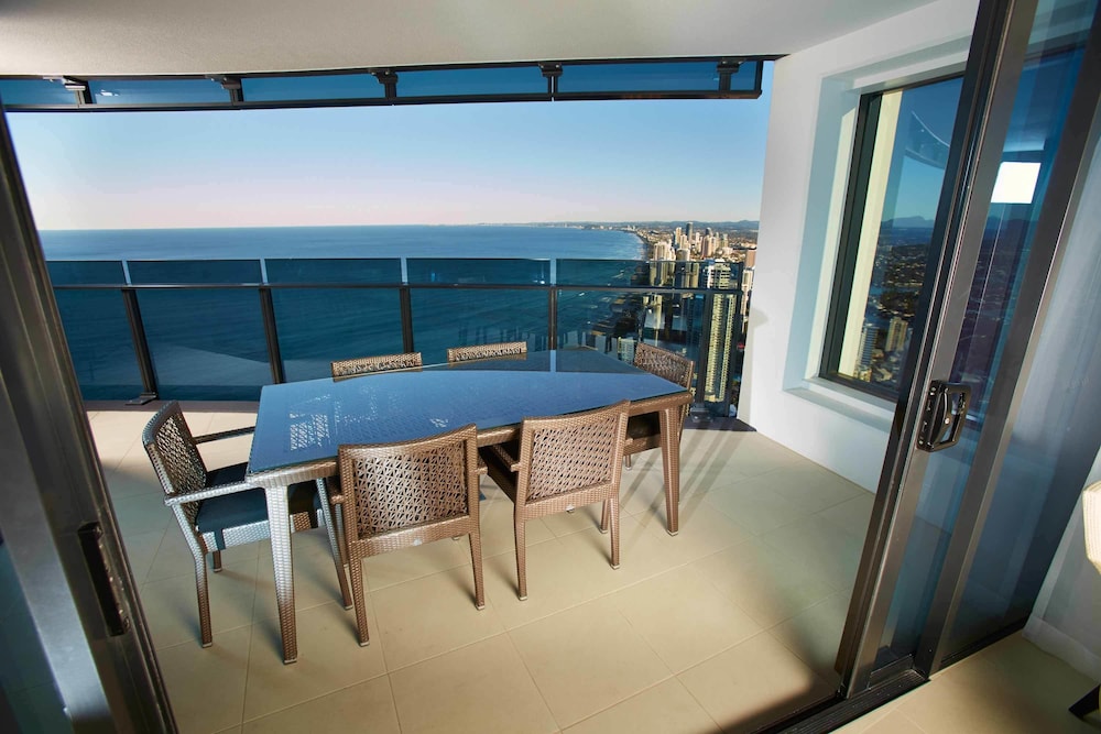 3 Bedroom Sky View Apartment - Photo 8