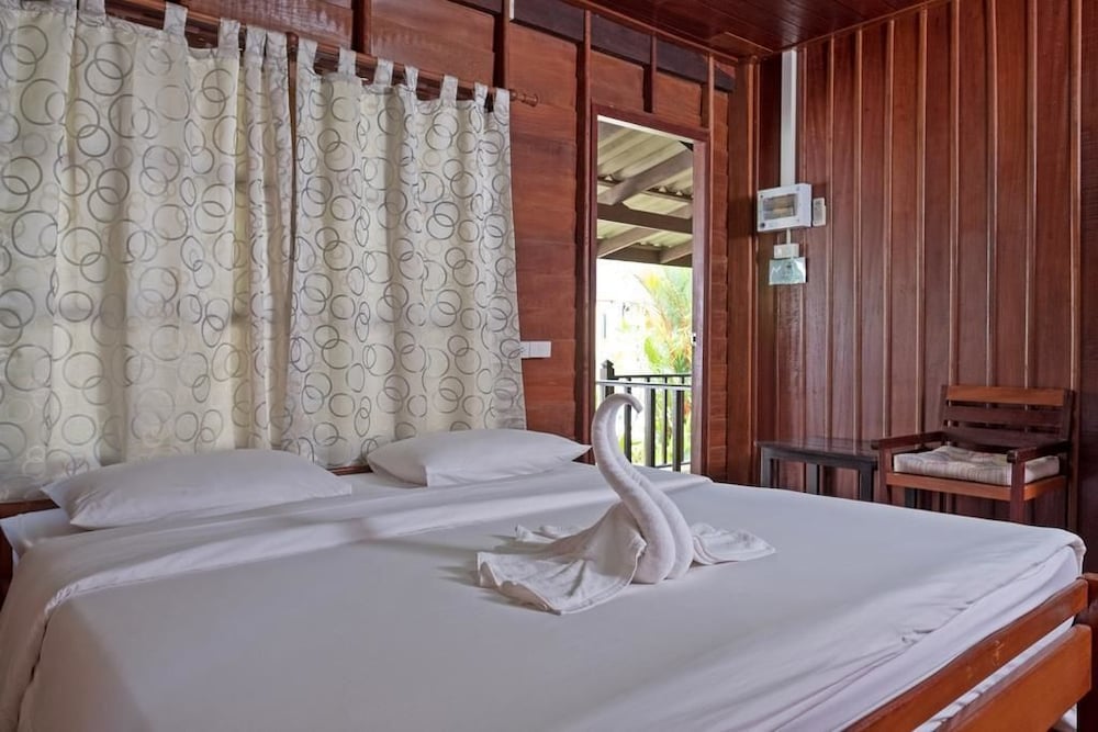 Deluxe Bungalow - Pool Side