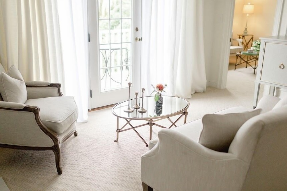 Suite 2 photo 2