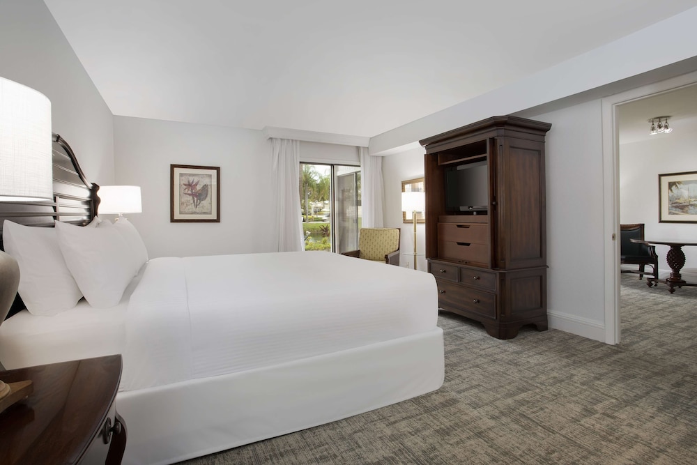 Two Bedroom Suite 1 King 1 Queen Bed - Photo 4