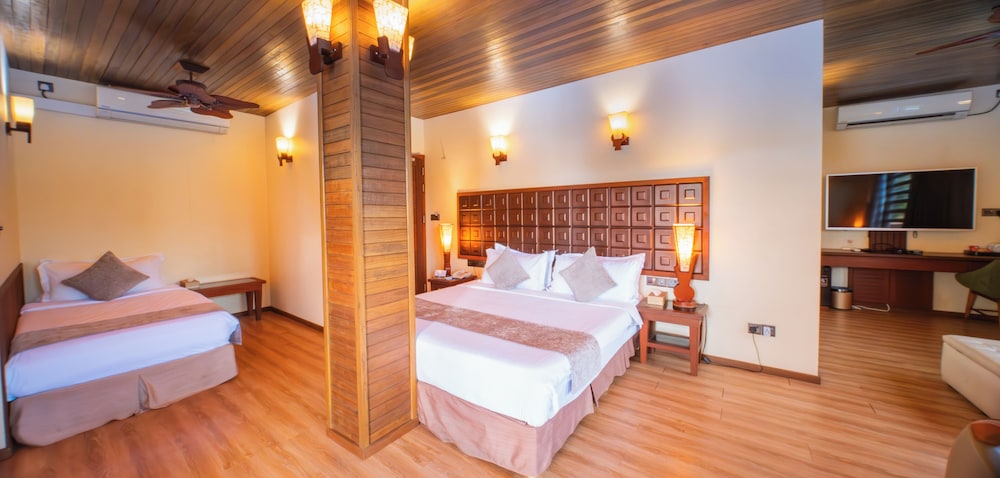 Family Studio Suite, Balcony, Corner photo 3