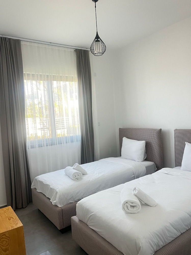 Comfort Apartment, 3 Bedrooms, Pool View