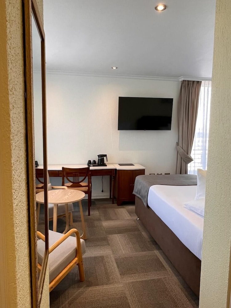 Double Room, 1 Queen Bed