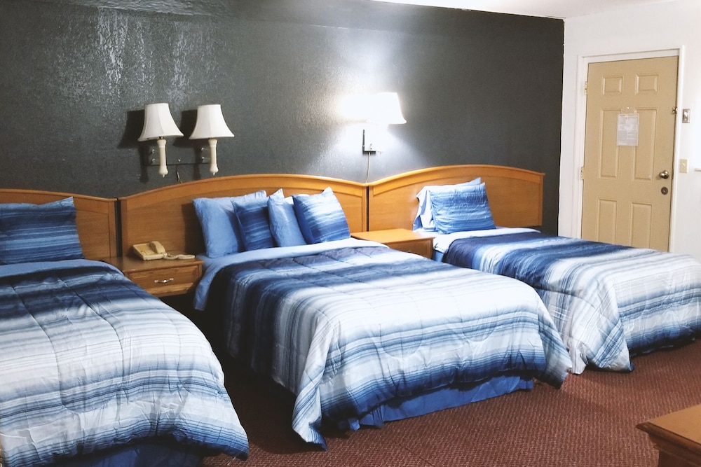 2 Queen Bed 1 Twin Bed and 1 Sofa bed with Kitchenette Non Smoking photo 1
