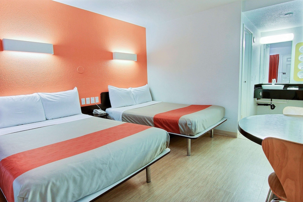 Premium Room, 2 Double Beds, Non Smoking, Refrigerator & Microwave photo 3