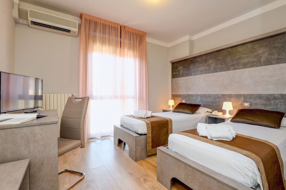 Double or Twin Room - Photo 3