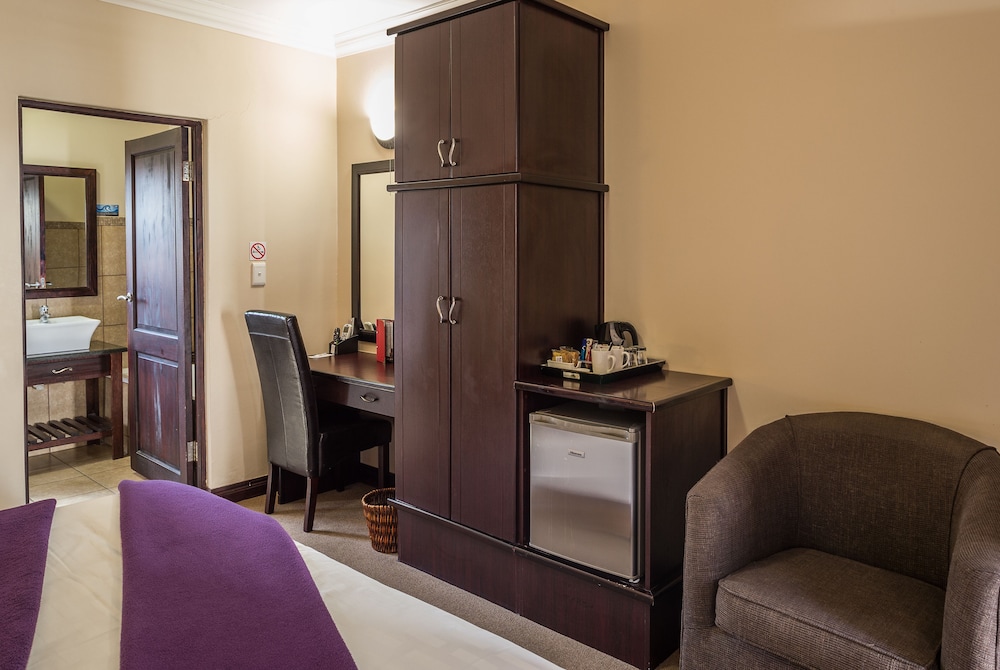 Deluxe Double or Twin Room, 1 Bedroom, Non Smoking photo 3