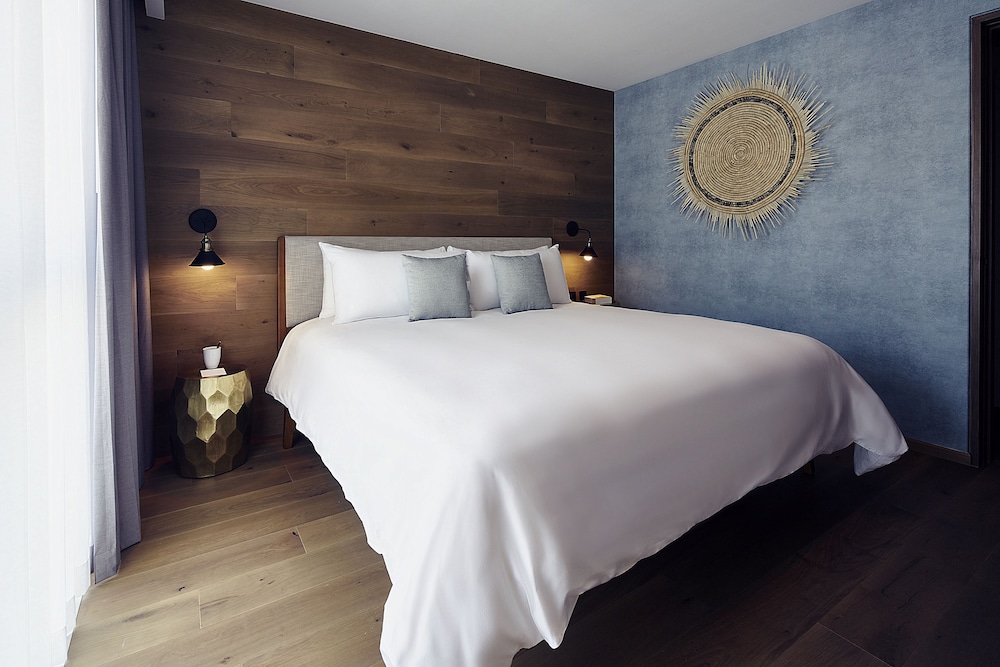 Luxury Suite, Multiple Beds, Non Smoking, City View