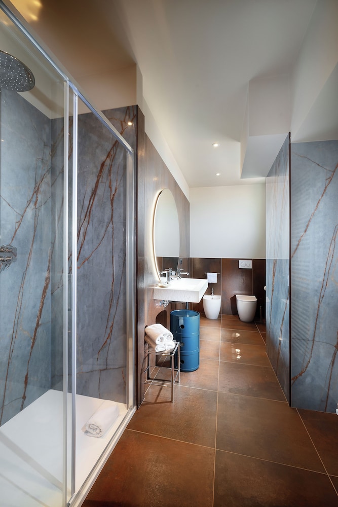 Suite, Hill View - Photo 6